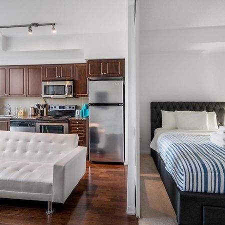 Downtown Toronto 1 Bdrm Condo With Parking And Views Екстер'єр фото