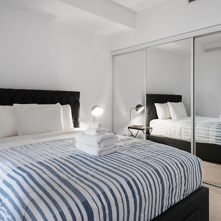 Downtown Toronto 1 Bdrm Condo With Parking And Views Екстер'єр фото