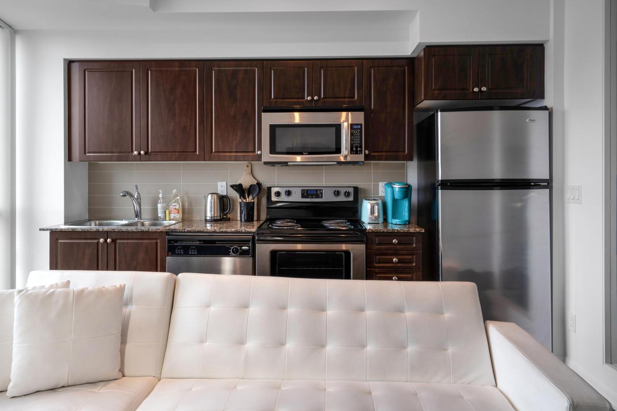 Downtown Toronto 1 Bdrm Condo With Parking And Views Екстер'єр фото