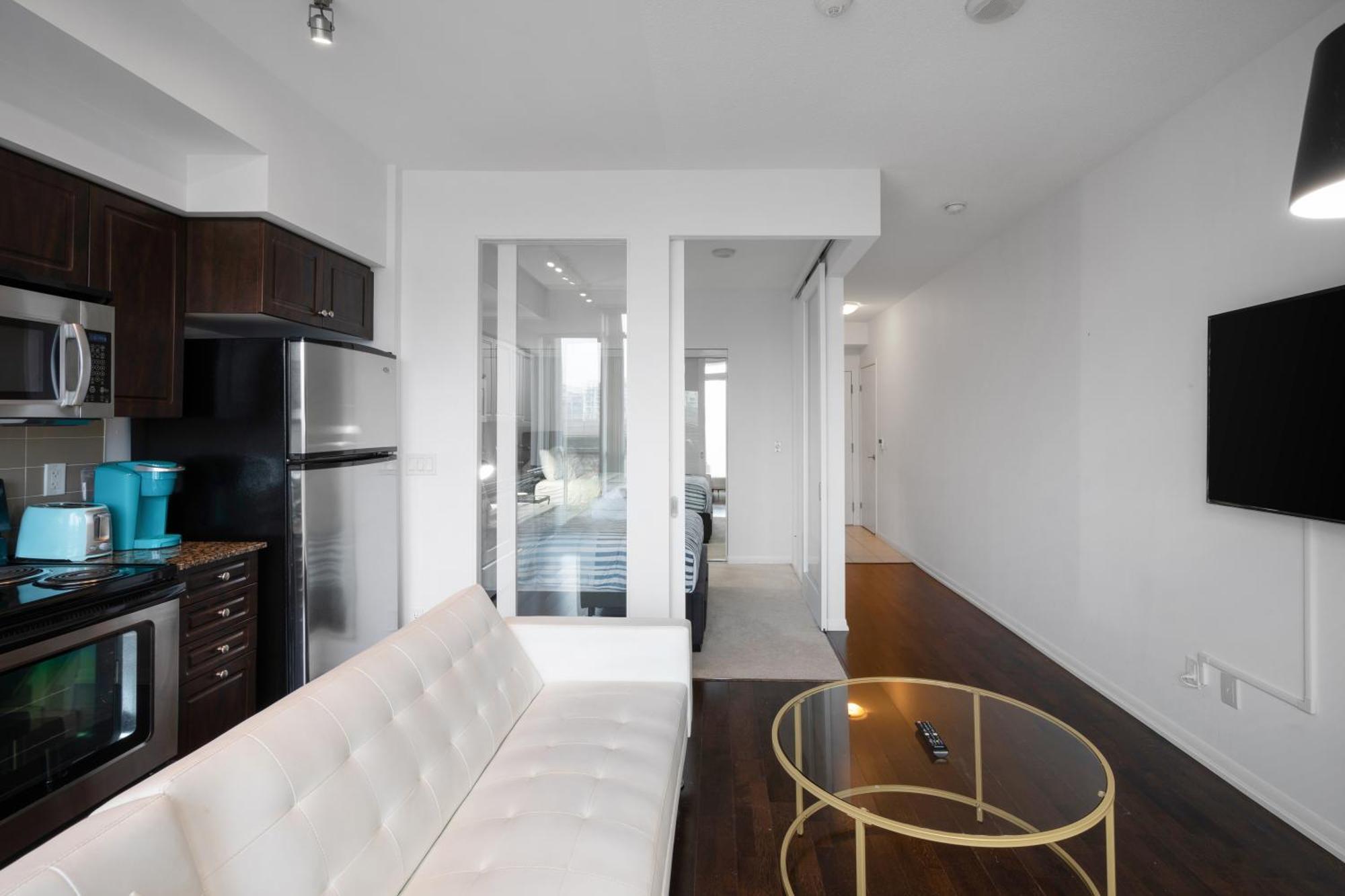 Downtown Toronto 1 Bdrm Condo With Parking And Views Екстер'єр фото