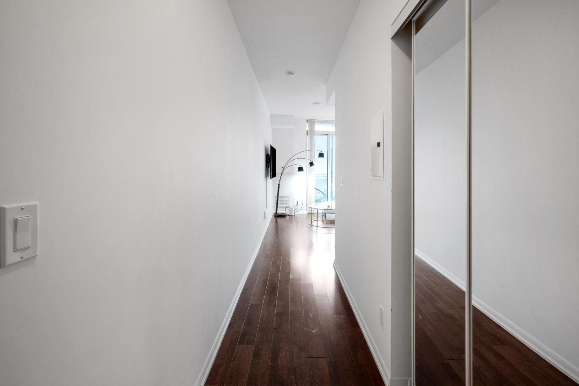 Downtown Toronto 1 Bdrm Condo With Parking And Views Екстер'єр фото