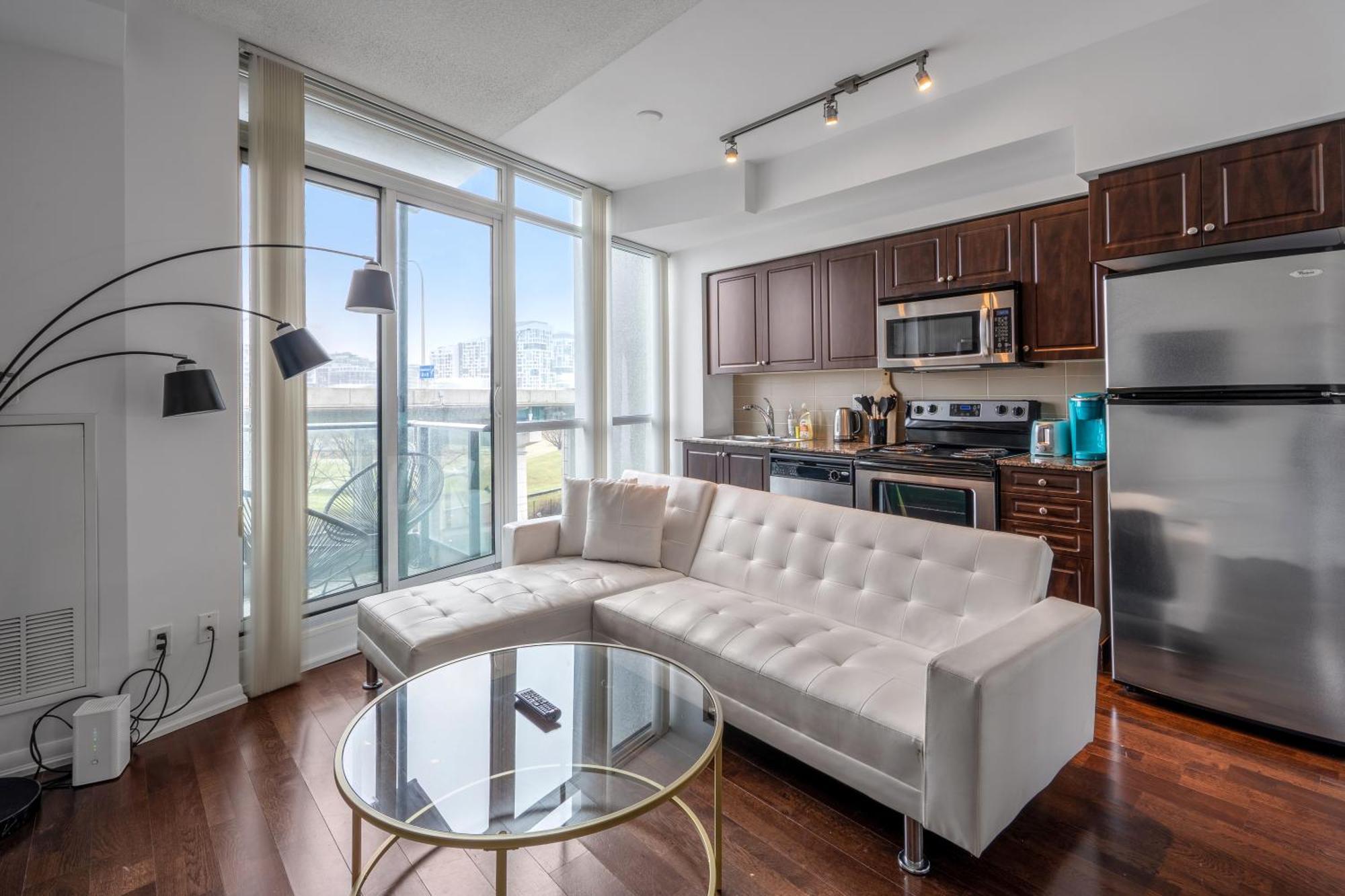 Downtown Toronto 1 Bdrm Condo With Parking And Views Екстер'єр фото